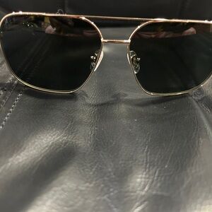 Diff Eyewear Black and Gold Sunglasses